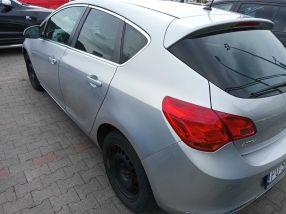 Opel Astra - 2013