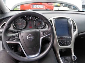 Opel Astra - 2011