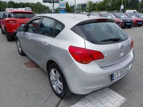 Opel Astra - 2011