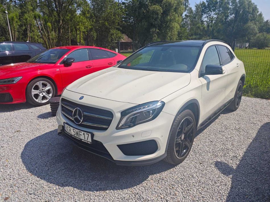 Mercedes-Benz GLA - 2015