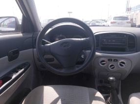 Hyundai Accent - 2009