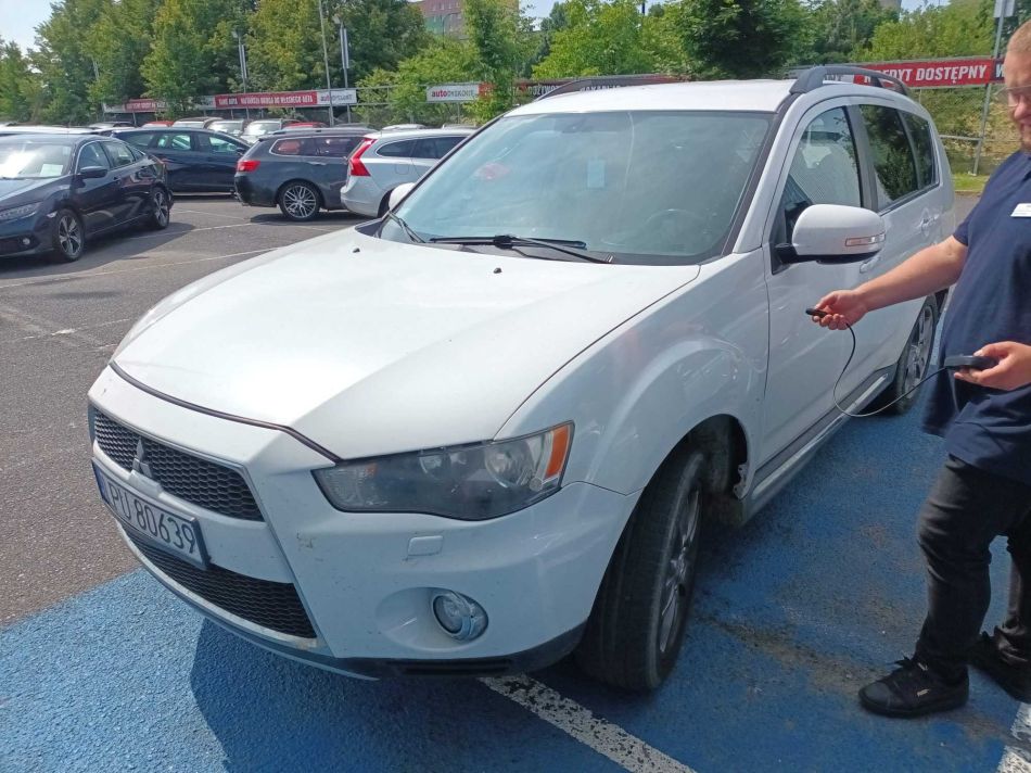 Mitsubishi Outlander - 2010