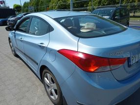 Hyundai Elantra - 2012