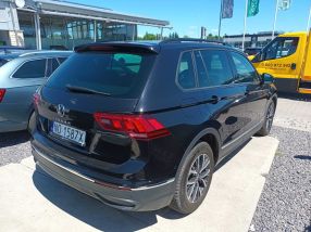 Volkswagen Tiguan - 2021