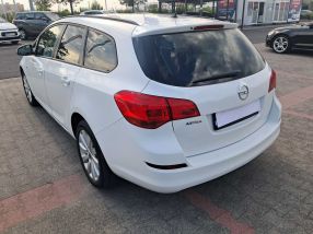 Opel Astra - 2011