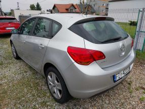 Opel Astra - 2011