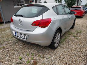 Opel Astra - 2011