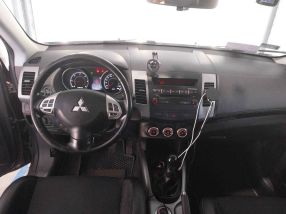 Mitsubishi Outlander - 2010