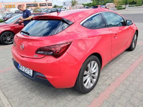 Opel Astra - 2011