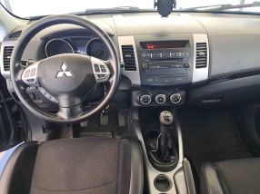 Mitsubishi Outlander - 2010