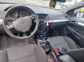 Opel Astra - 2010