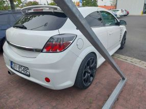 Opel Astra - 2010
