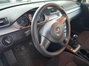 Volkswagen Passat - 2013