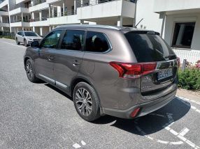 Mitsubishi Outlander - 2016