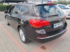 Opel Astra - 2012