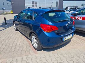 Opel Astra - 2011