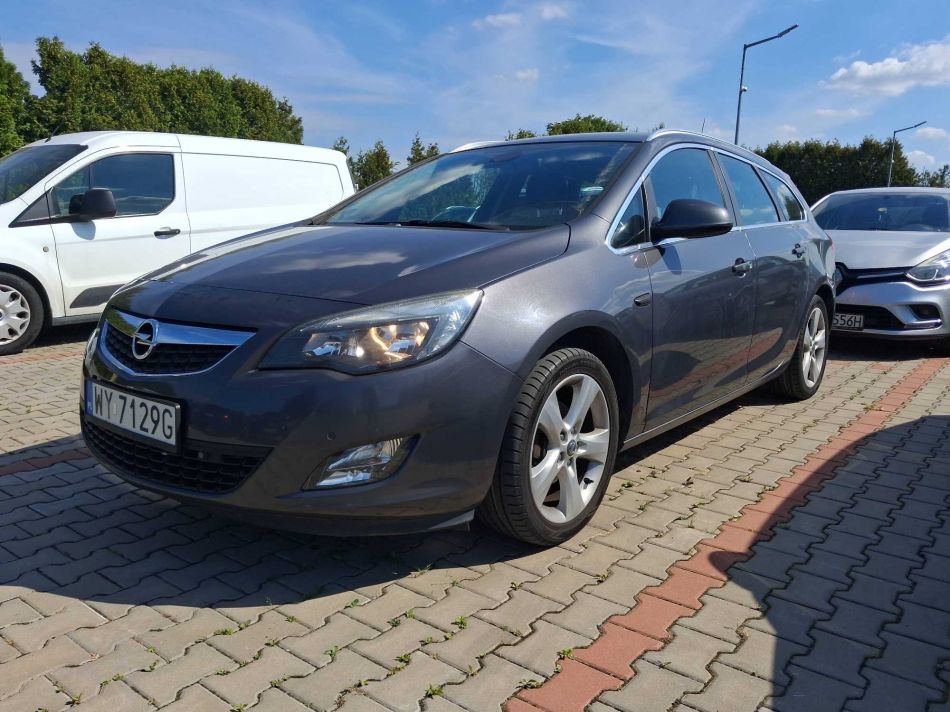 Opel Astra - 2011