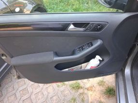 Volkswagen Jetta - 2011