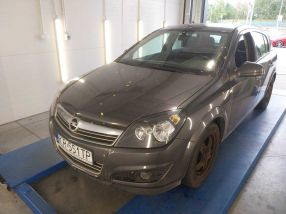 Opel Astra - 2012