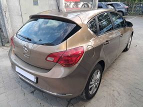 Opel Astra - 2013
