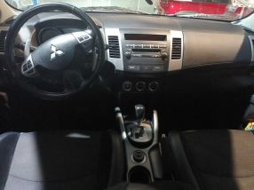 Mitsubishi Outlander - 2011