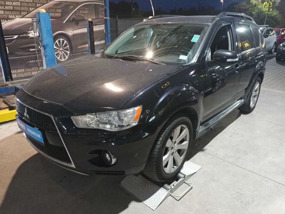 Mitsubishi Outlander - 2011
