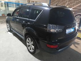 Mitsubishi Outlander - 2011