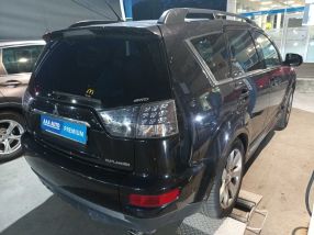 Mitsubishi Outlander - 2011