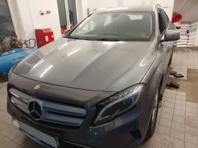 Mercedes-Benz GLA - 2015