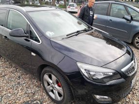 Opel Astra - 2011