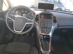 Opel Astra - 2012