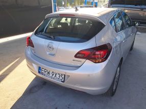 Opel Astra - 2012