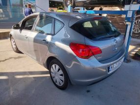 Opel Astra - 2010