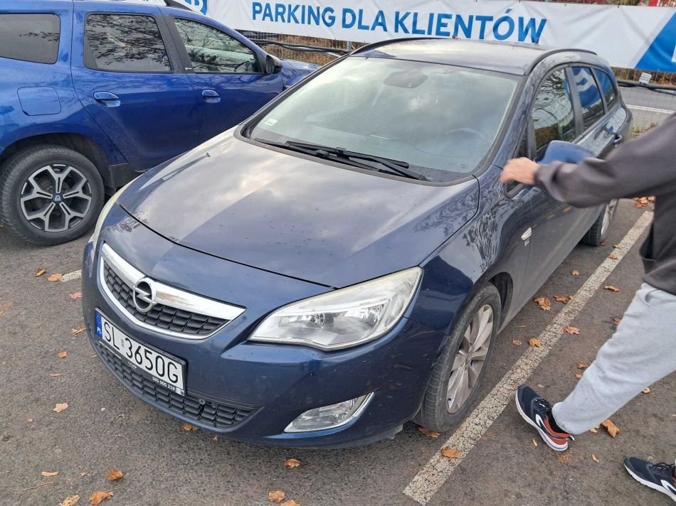 Opel Astra - 2012