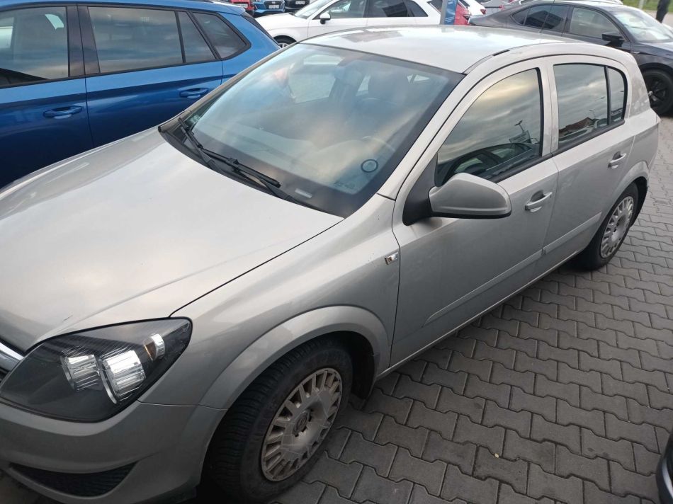 Opel Astra - 2011