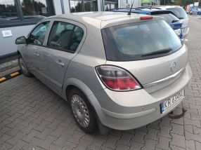 Opel Astra - 2011
