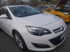 Opel Astra - 2012