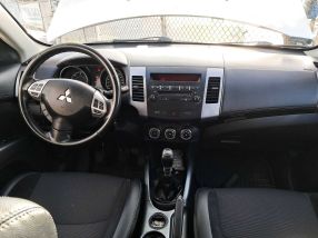 Mitsubishi Outlander - 2010