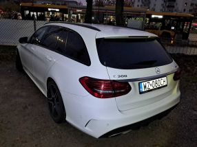 Mercedes-Benz C - 2020