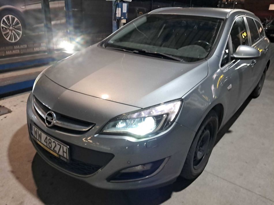 Opel Astra - 2012