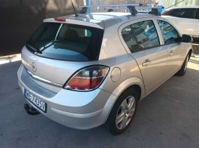 Opel Astra - 2010