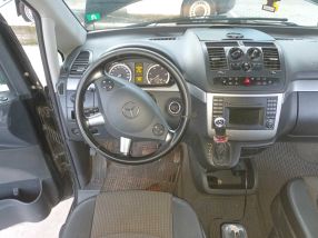 Mercedes-Benz Viano - 2011