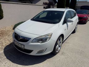 Opel Astra - 2012