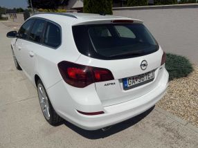 Opel Astra - 2012