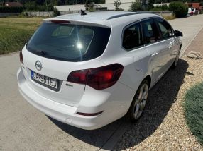 Opel Astra - 2012