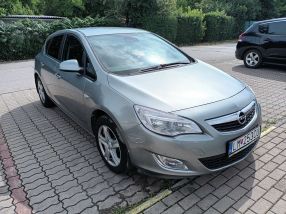 Opel Astra - 2012