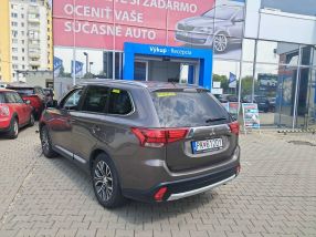 Mitsubishi Outlander - 2016