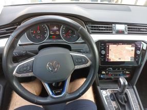 Volkswagen Passat - 2021