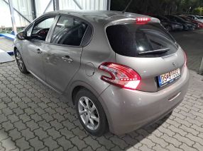 Peugeot 208 - 2015