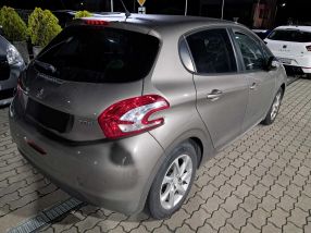 Peugeot 208 - 2015